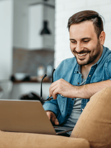 Personne utilisant TotalAV&trade; Antivirus